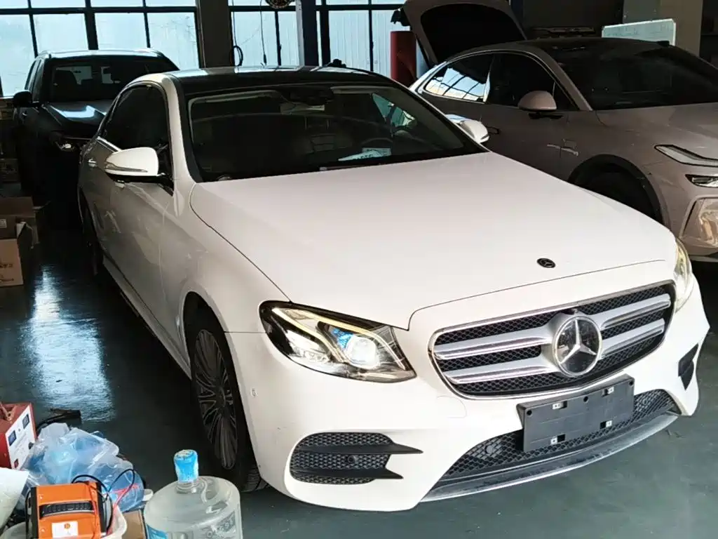 Фото 4 - Mercedes-Benz E-Class