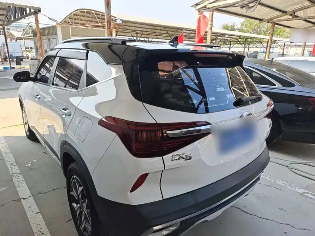 Photo 5 - Kia KX3