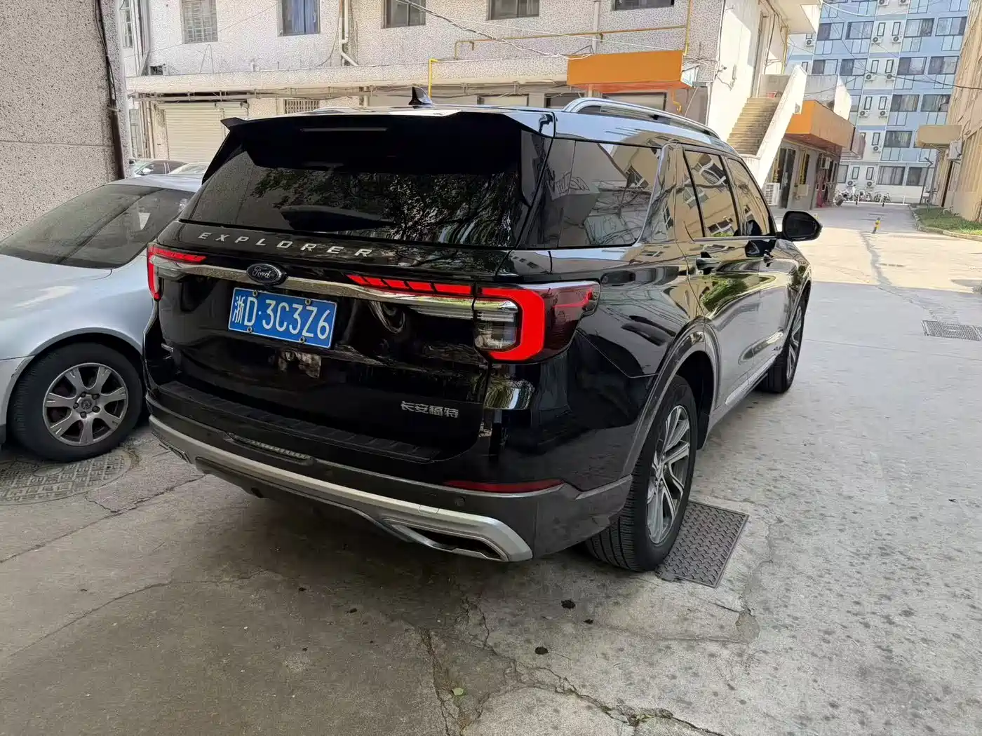 FORD EXPLORER