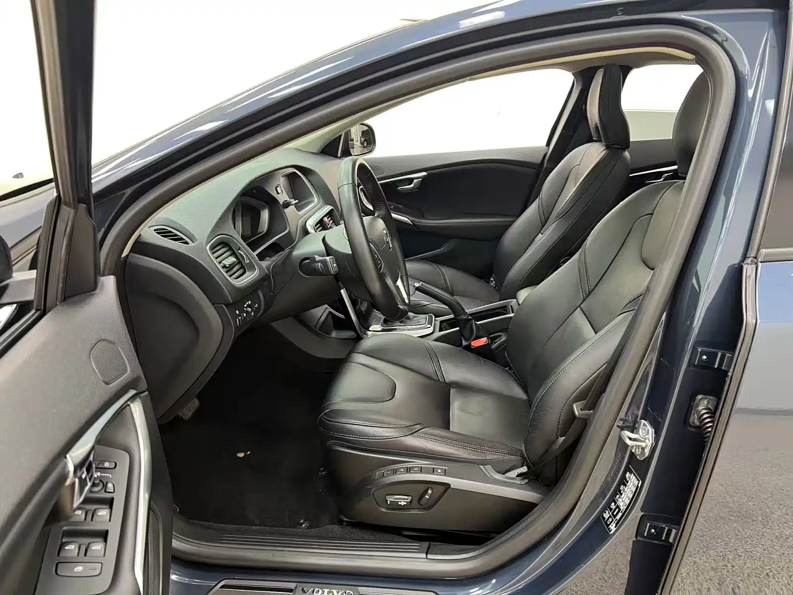 Photo 7 - Volvo V40
