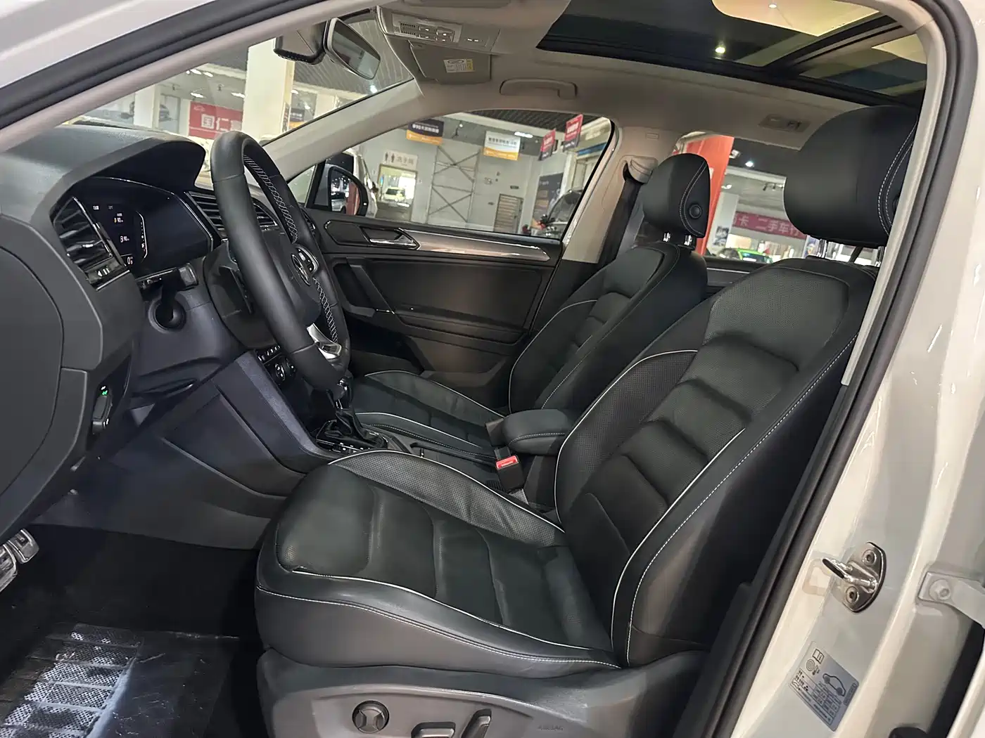 Volkswagen Tiguan L 2021 330TSI Automatic 2WD R-Line Flagship фото 10