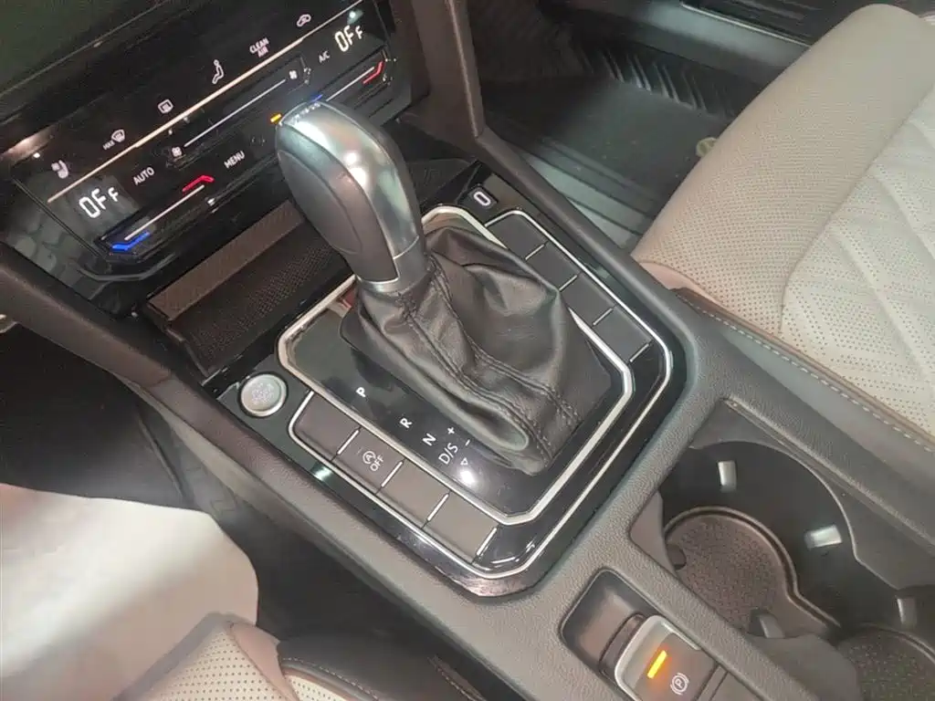Volkswagen Magotan 2023 Model 2 Million Commemorative Edition 330TSI DSG Luxury фото 14
