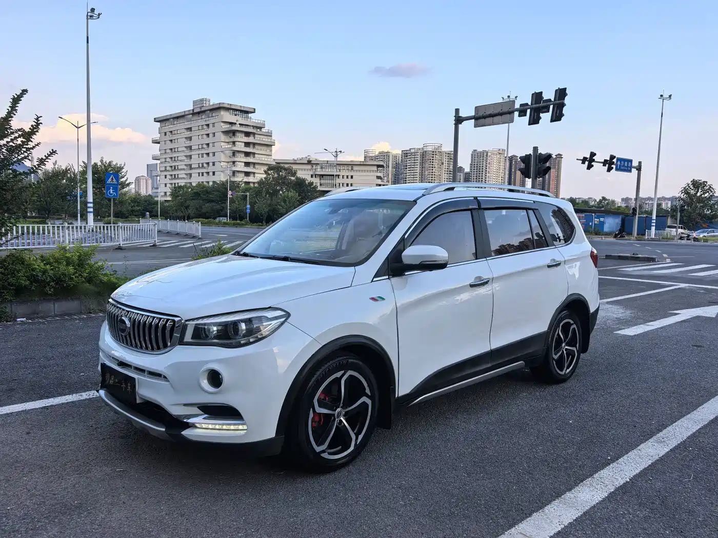 SWM Motor SWM X7 2017 2016 1.5T Manual Luxury 7-Seater