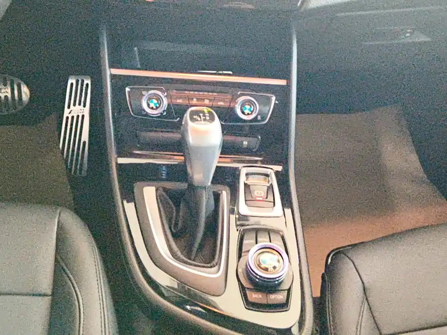 صورة 15 - BMW 2 Series Touring