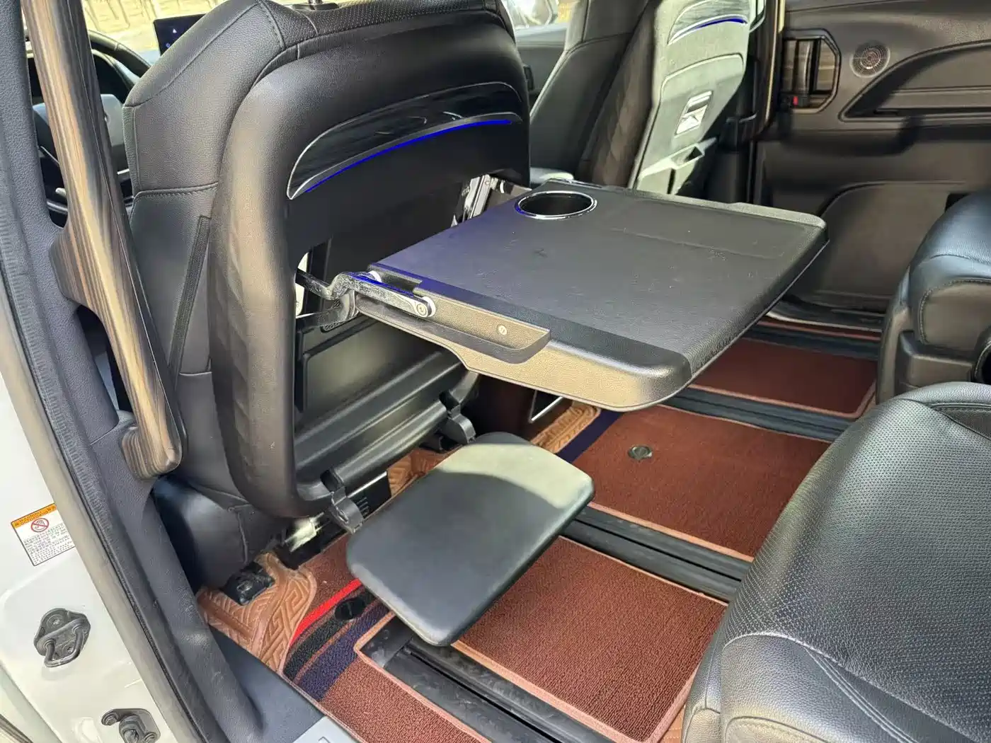Toyota Sienna 2023 2.5L Hybrid Premium Edition фото 9