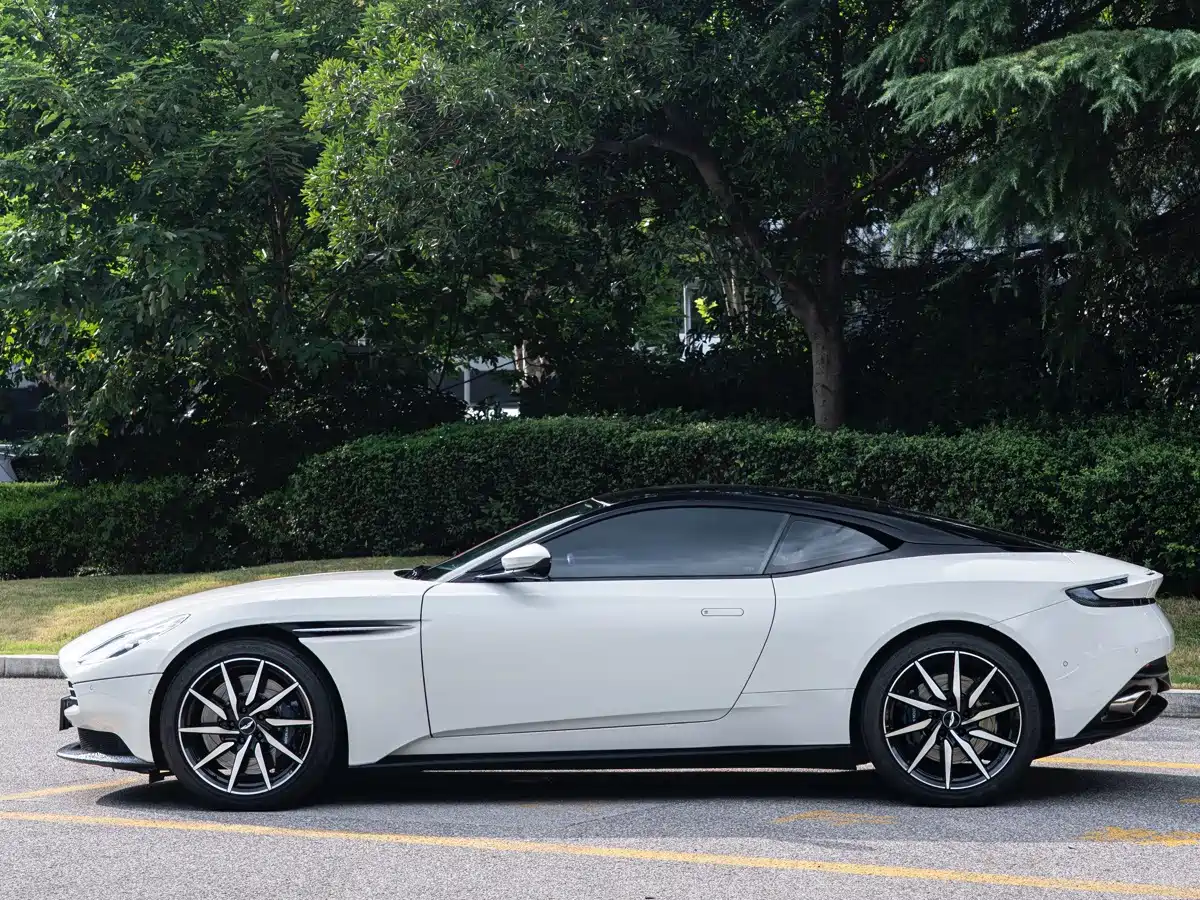 Aston Martin DB11 2021 2020 4.0T V8 Coupe
