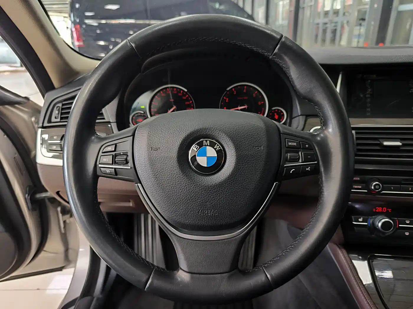 BMW 5 Series 2014 525Li Luxury Design Package фото 14