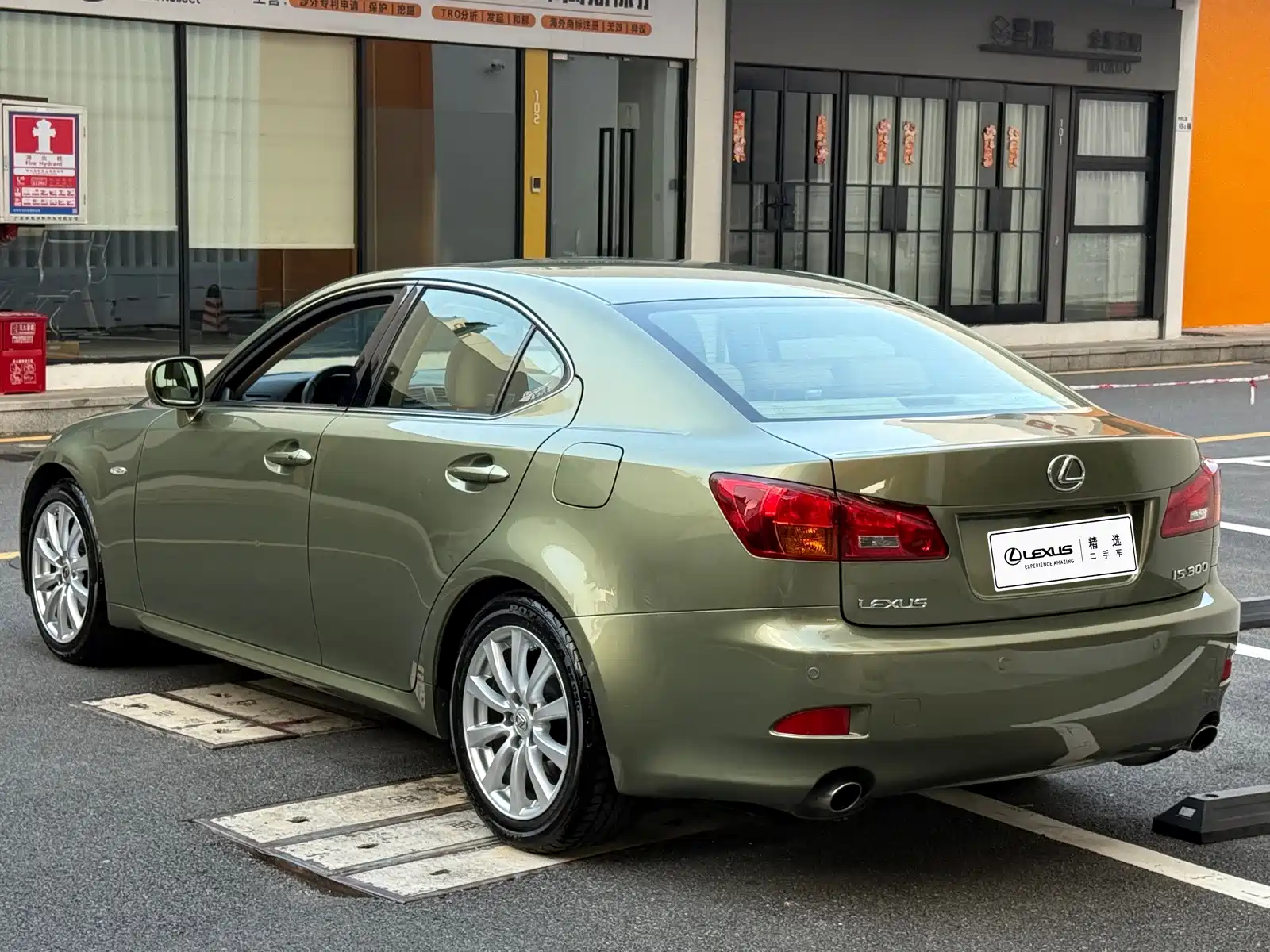 Фото 2 - Lexus IS