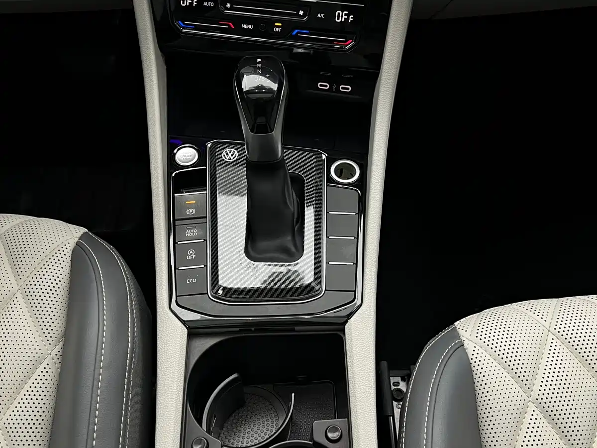 Volkswagen Sagitar 2023 Model Year 280TSI DSG Surpass Edition фото 11