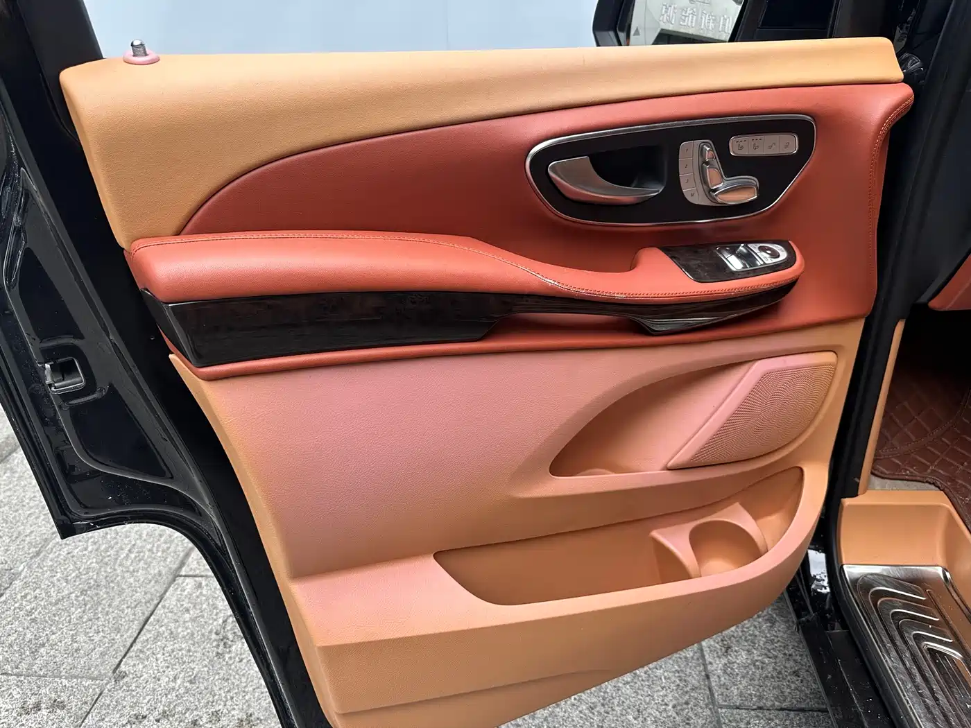 Mercedes-Benz V-Class 2018 V 260 L Premium Long Wheelbase Edition China VI фото 10