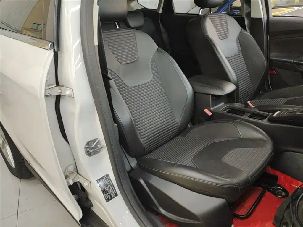 Фото 25 - Ford Focus