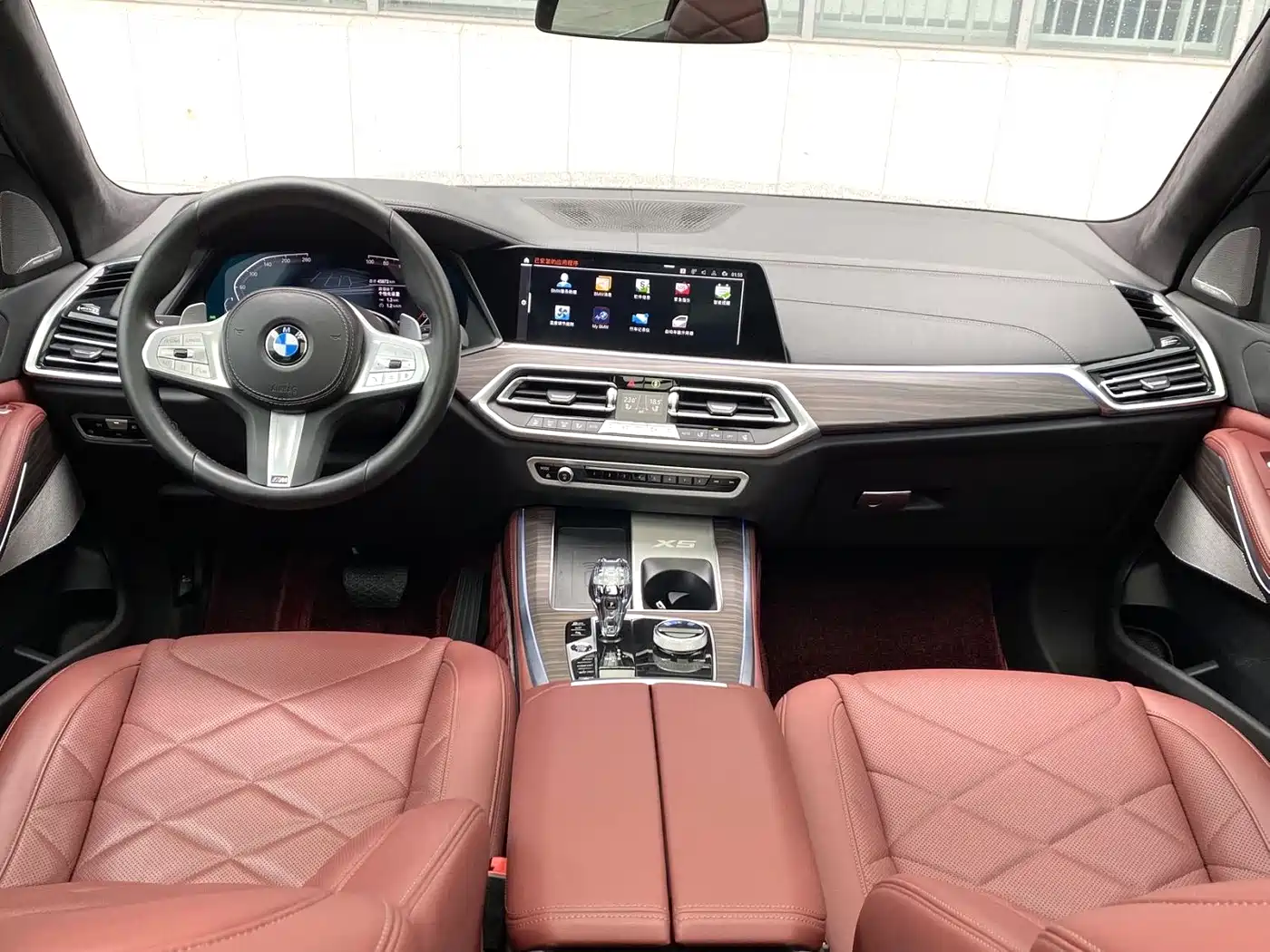 BMW X5 2022 Model xDrive 40Li M Sport Package фото 4