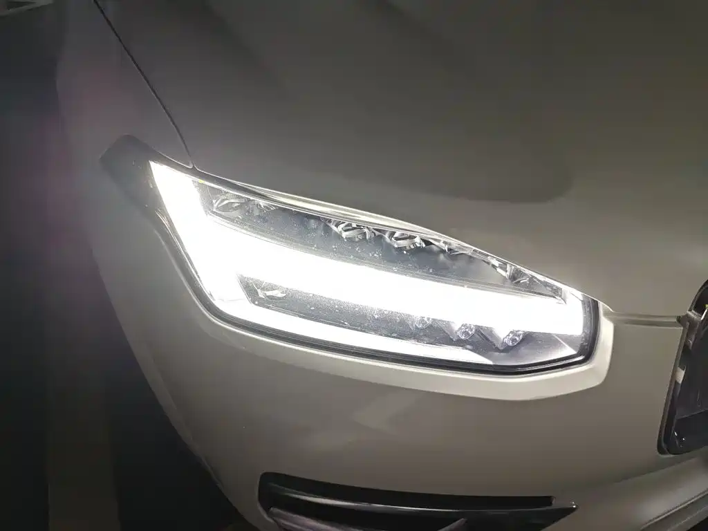 Volvo XC90 2023 2024 B6 Premium Luxury 7-Seater