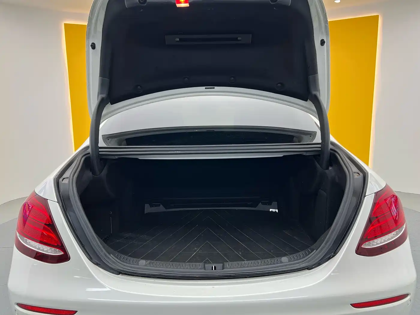 Mercedes-Benz E-Class 2019 E 260 L Sport фото 27