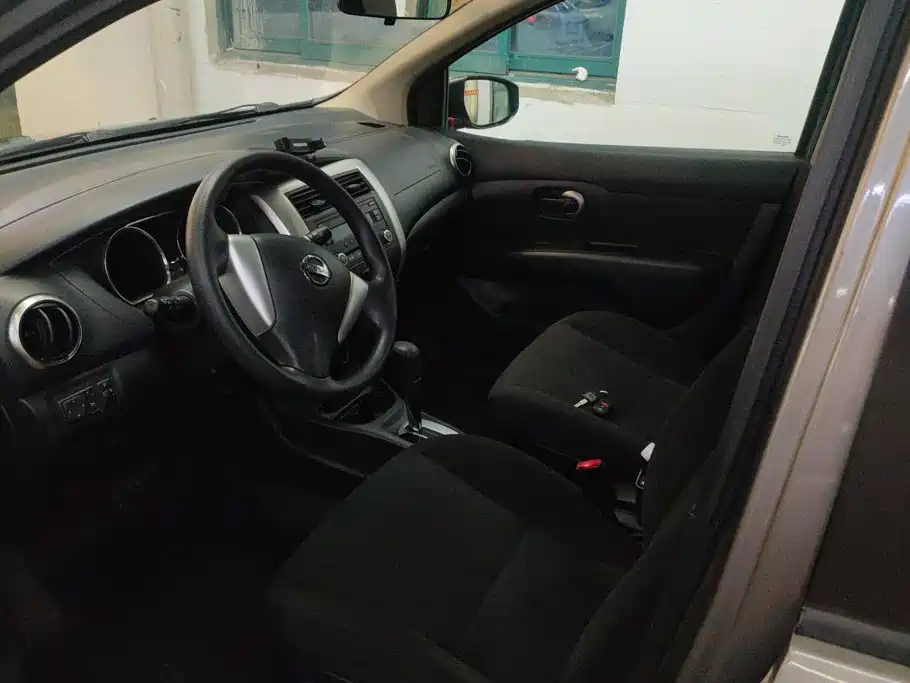 Nissan Livina 2015 2015 1.6XE CVT Comfort Edition