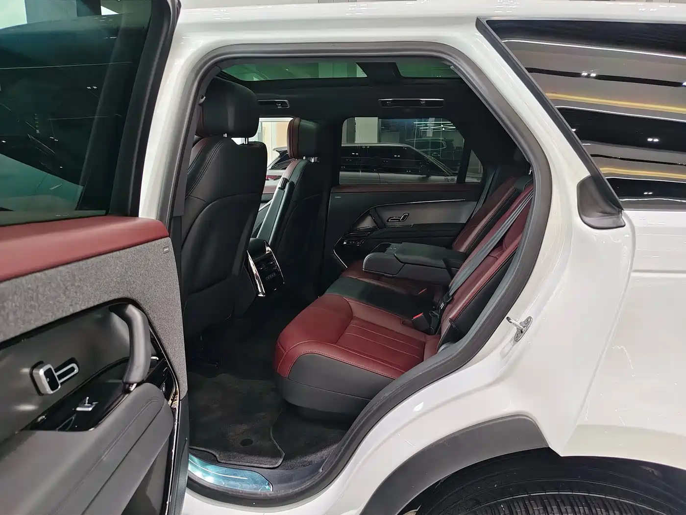 Land Rover Range Rover Sport 2025 400PS Dynamic SE фото 9