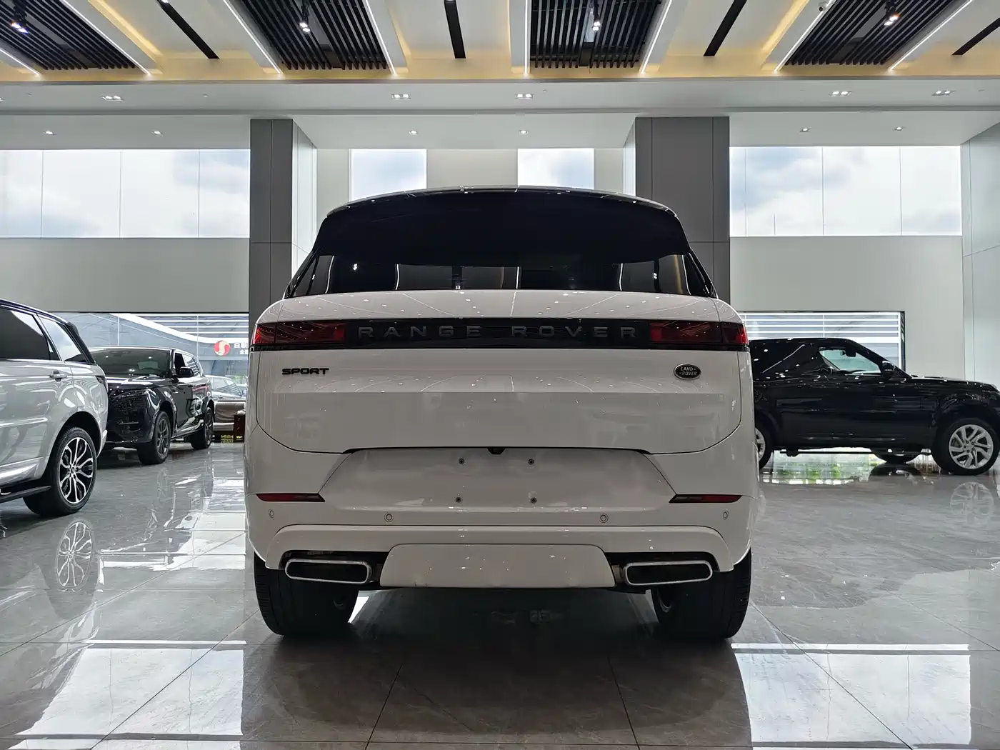 Land Rover Range Rover Sport 2025 400PS Dynamic SE фото 17