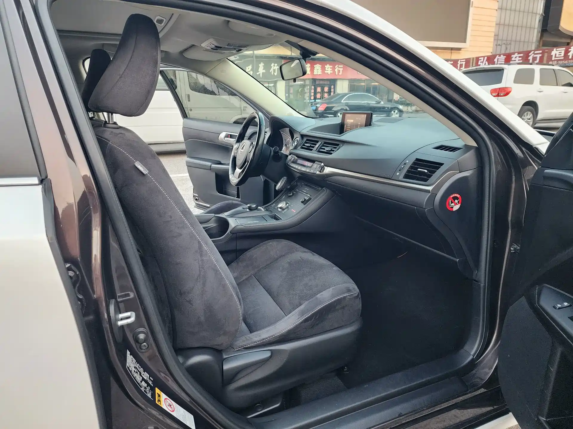Фото 13 - Lexus CT
