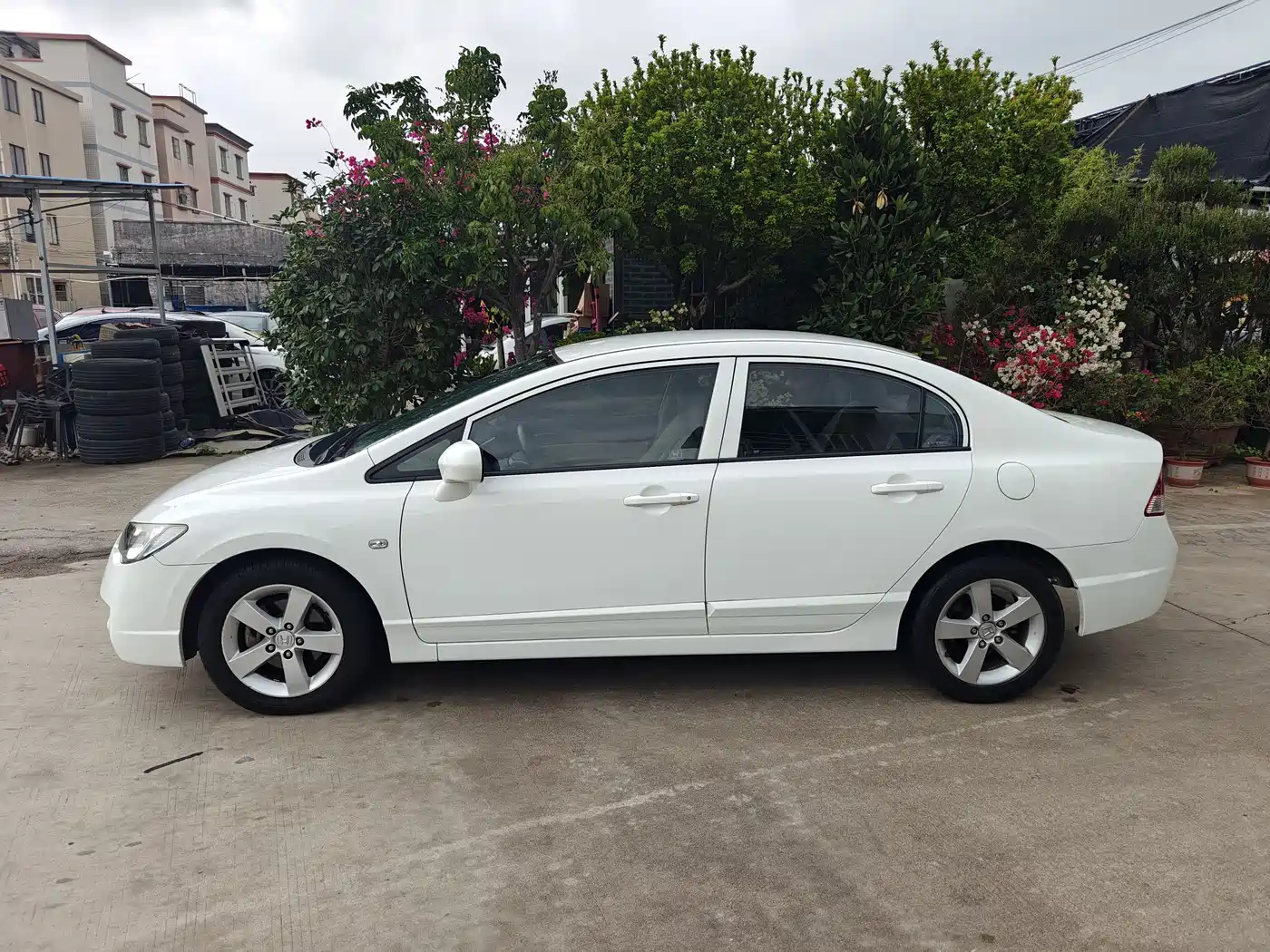 CIIMO CIIMO 2013 2012 1.8L Automatic