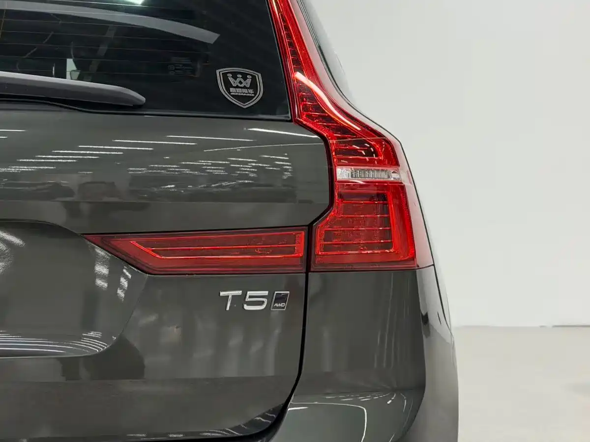 Фото 21 - Volvo XC60