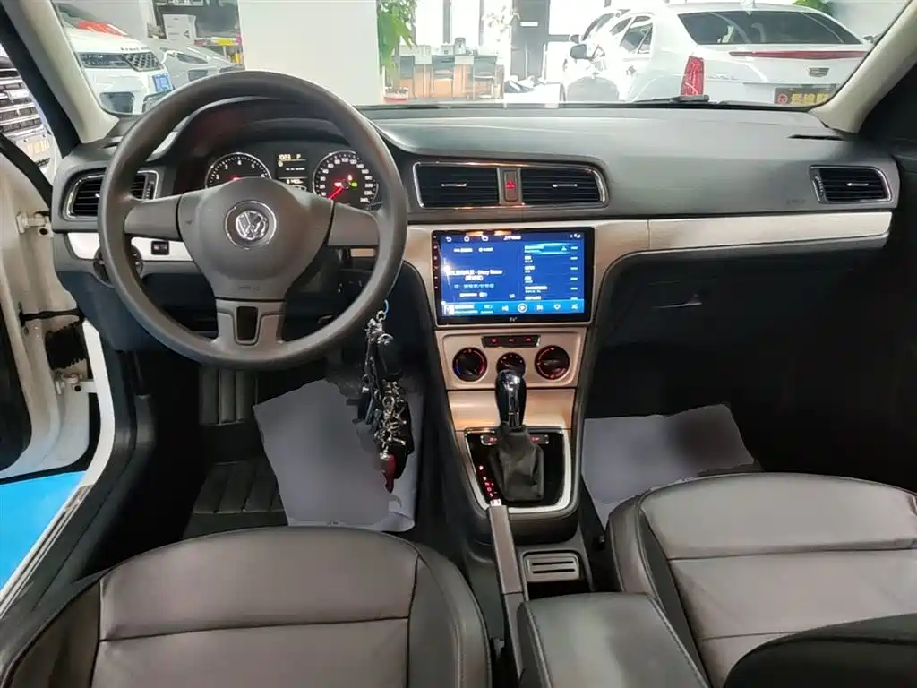 Volkswagen Lavida 2013 Facelift Classic 1.6L Automatic Comfort фото 10