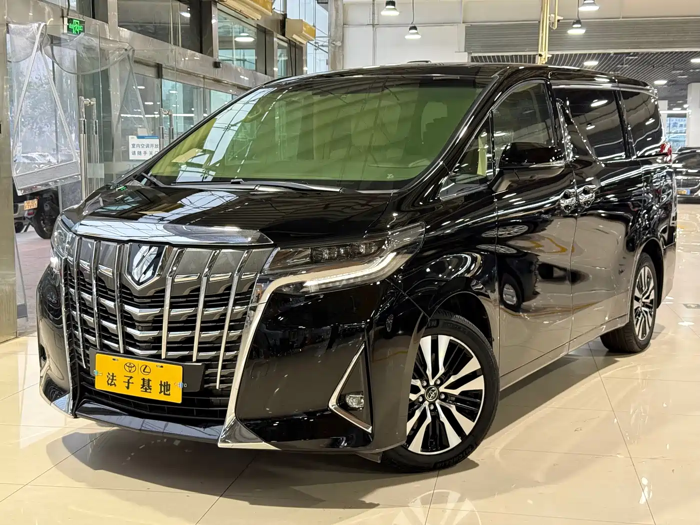 Toyota Alphard 2018 — пригон из Китая