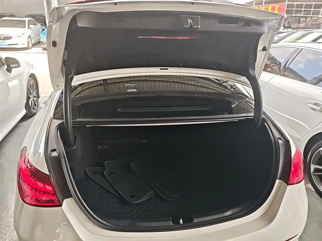 Фото 19 - Mercedes-Benz C-Class