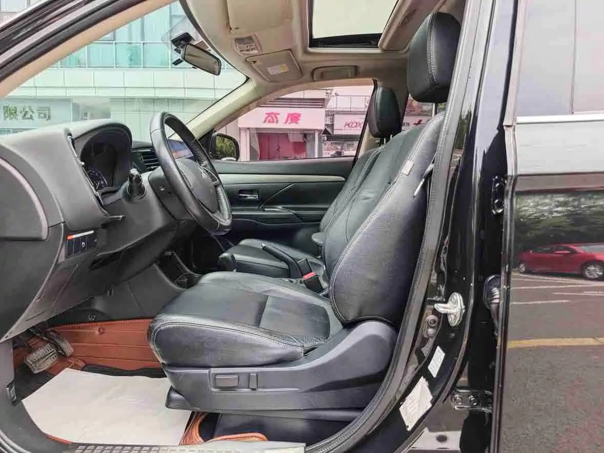 Mitsubishi Outlander (Import) 2015 2014 2.4L 4WD Luxury Value Edition 7-seater