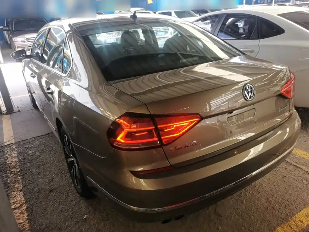 Фото 5 - Volkswagen Passat