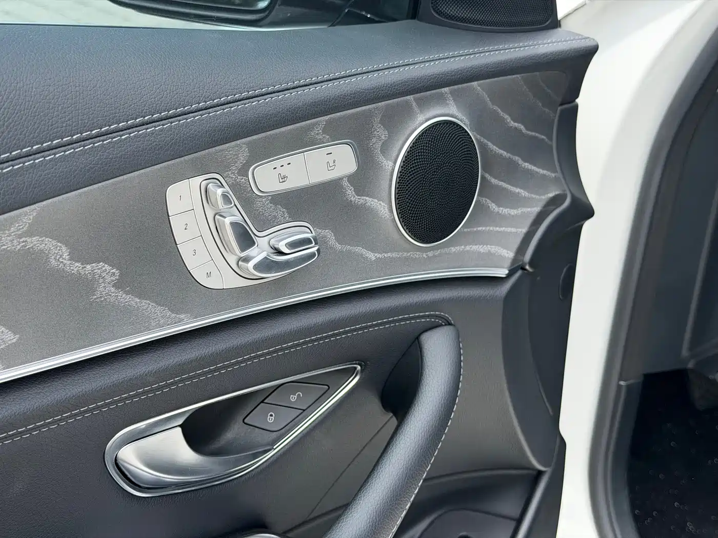 Mercedes-Benz E-Class 2023 E 300 L Sport Fashion фото 5