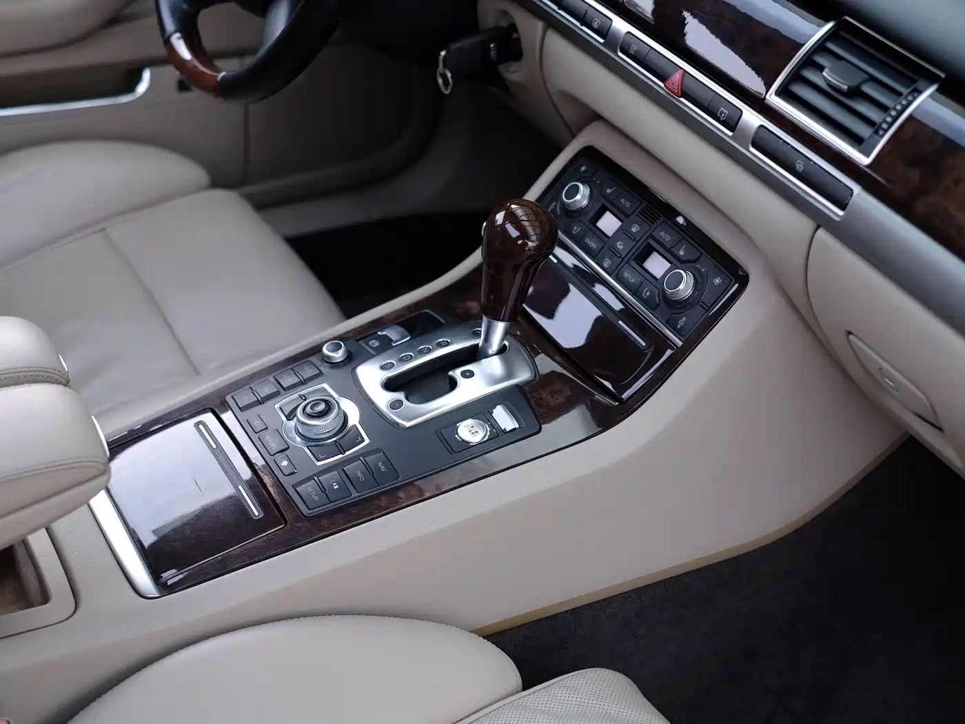Audi A8 2008 A8L 3.2 FSI Luxury фото 39