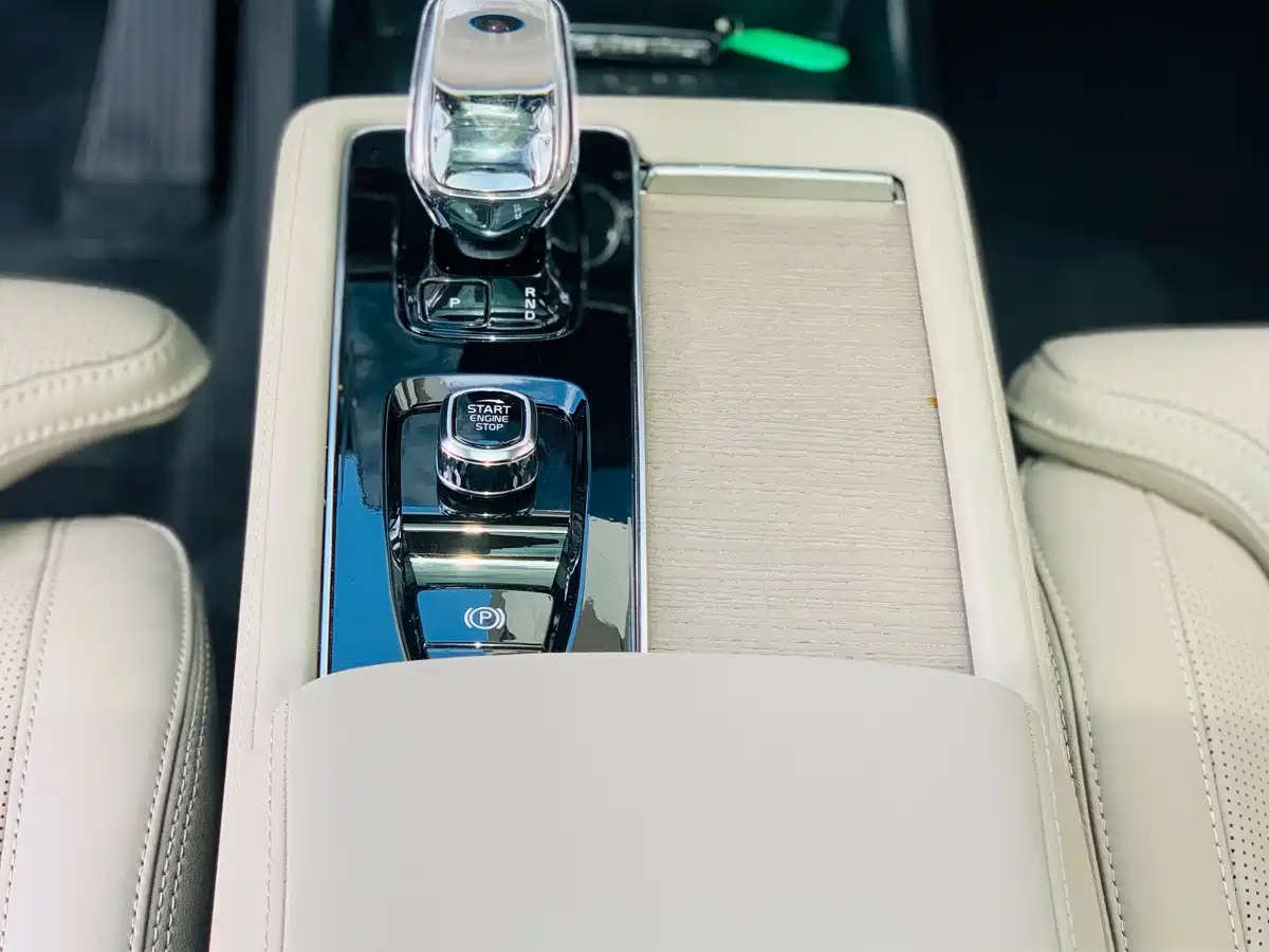 Volvo XC90 2025 2025 Facelift B6 Smart Elegance Luxury 6-seater