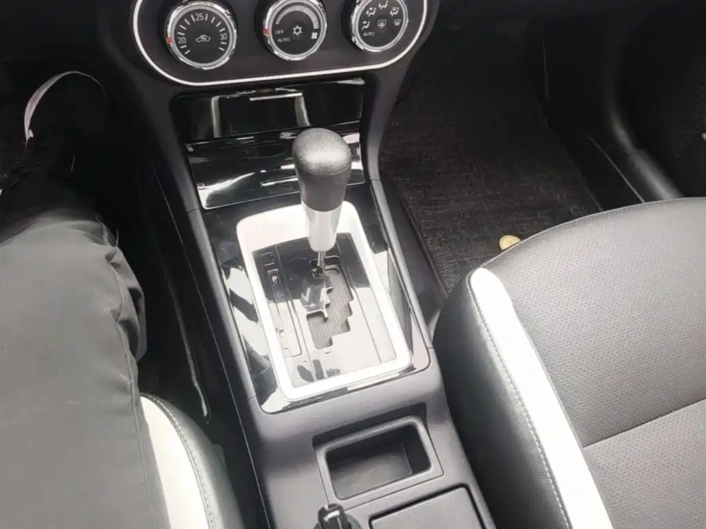 Mitsubishi Lancer EX 2016 1.8L CVT Black & White Replica фото 14