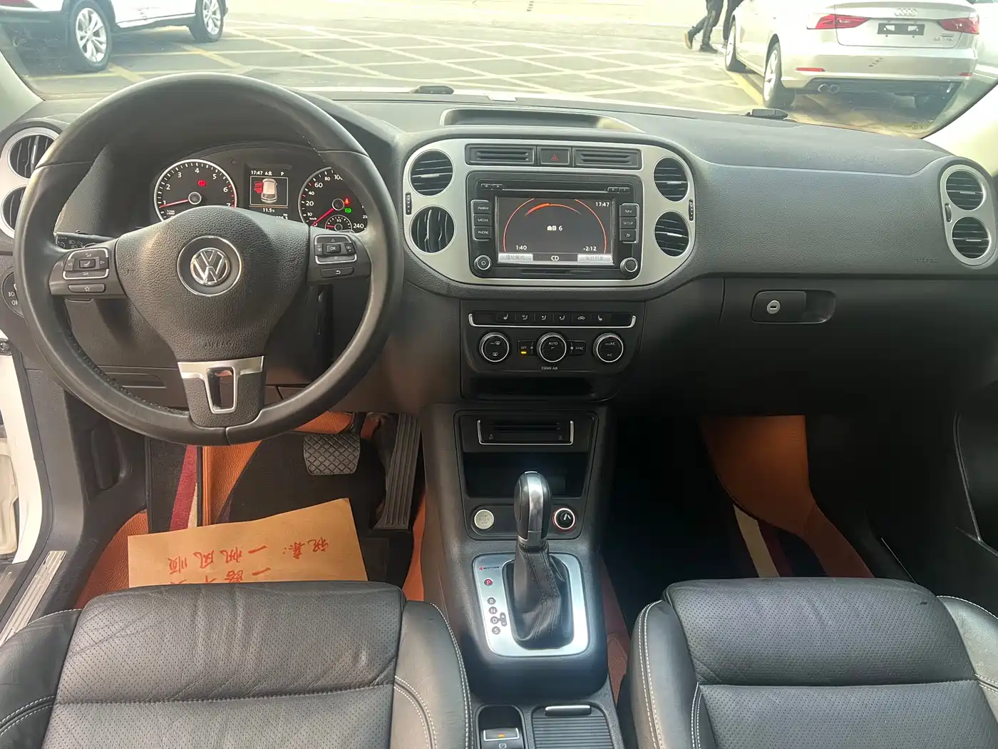 VOLKSWAGEN TIGUAN