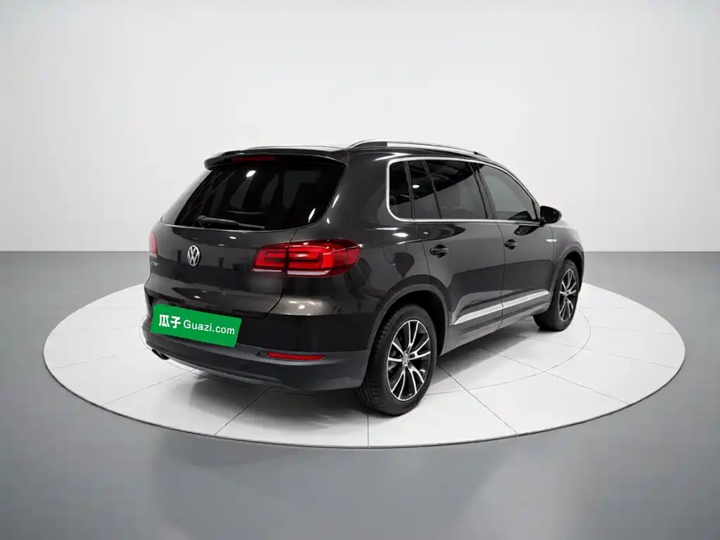 Фото 4 - Volkswagen Tiguan