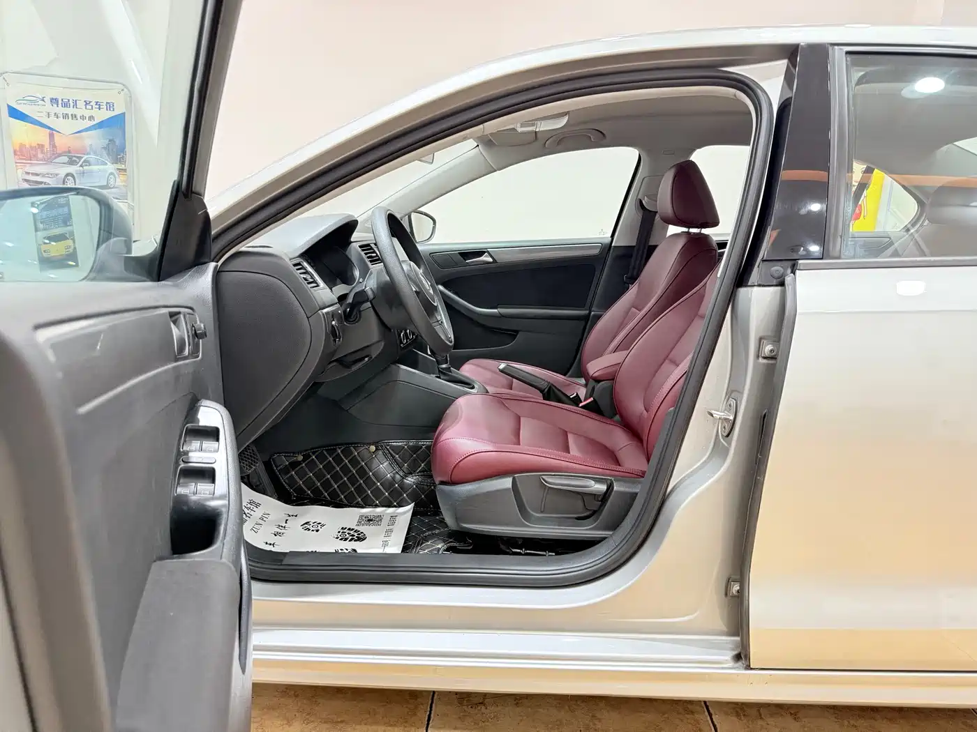 Volkswagen Sagitar 2012 1.6L Automatic Comfort Type фото 10