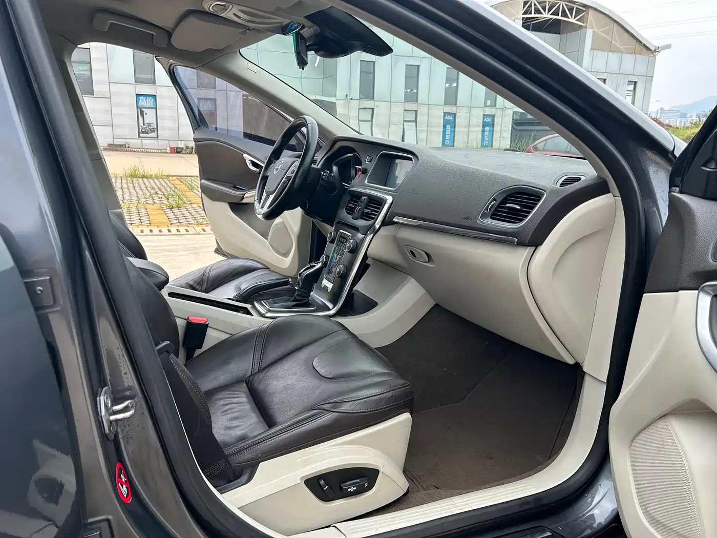 Volvo V40 2016 2014 2.0T Zhiya Edition
