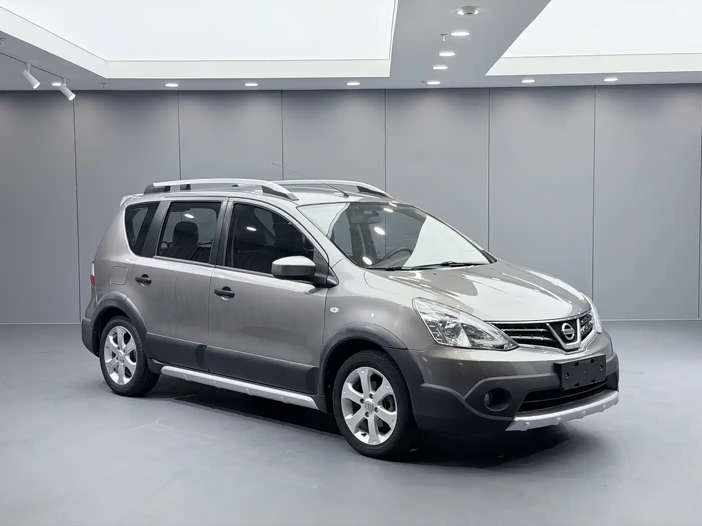 Nissan Livina 2015 2015 Vigorous 1.6XV CVT Luxury Edition