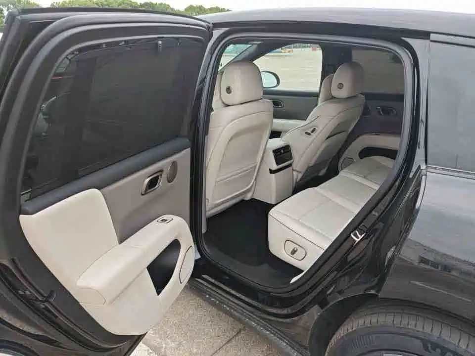 Photo 8 - Li Auto i6