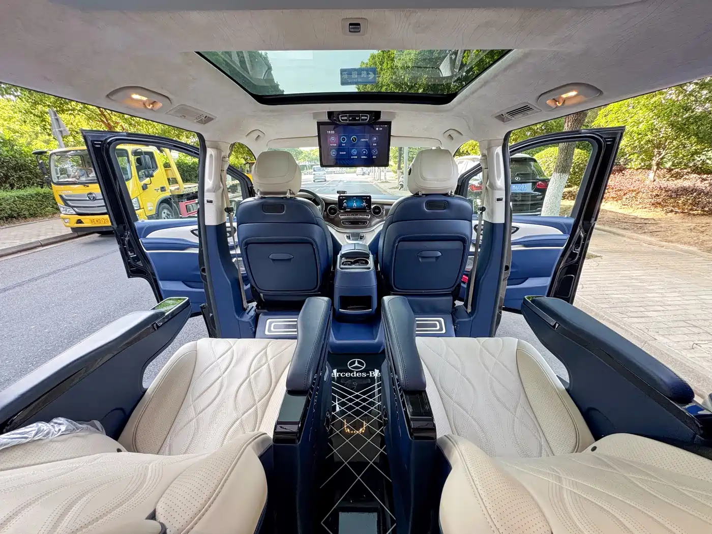 Mercedes-Benz V-Class 2021 V 260 Pilot Edition фото 13