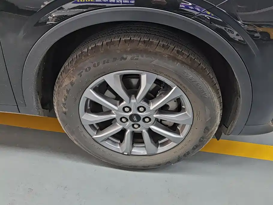 Photo 6 - Ford Edge
