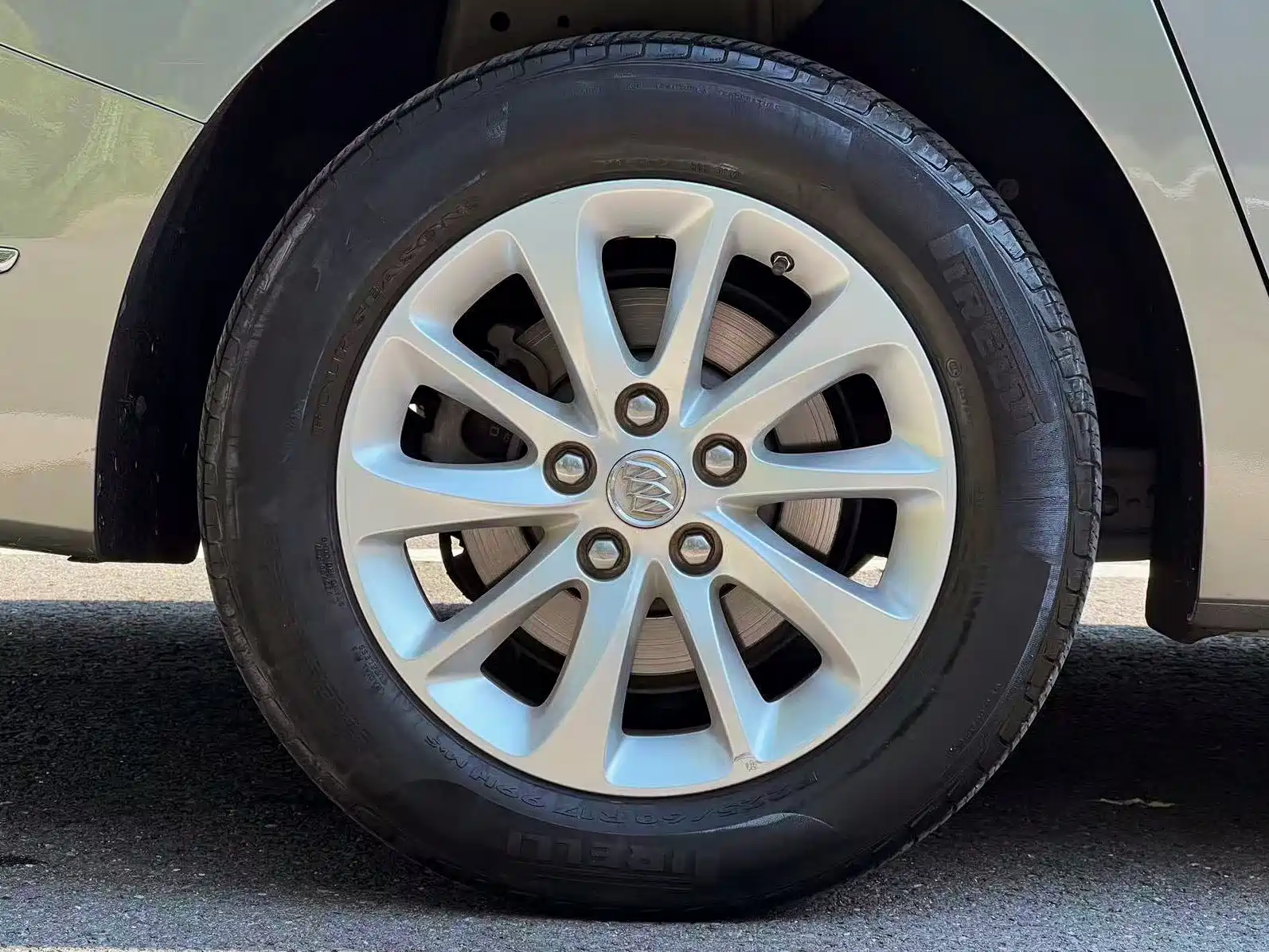 Photo 9 - Buick GL8