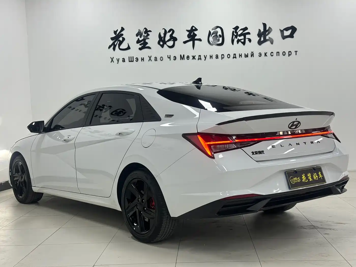 Hyundai Elantra 2022 1.5L CVT 20th Anniversary Edition фото 5