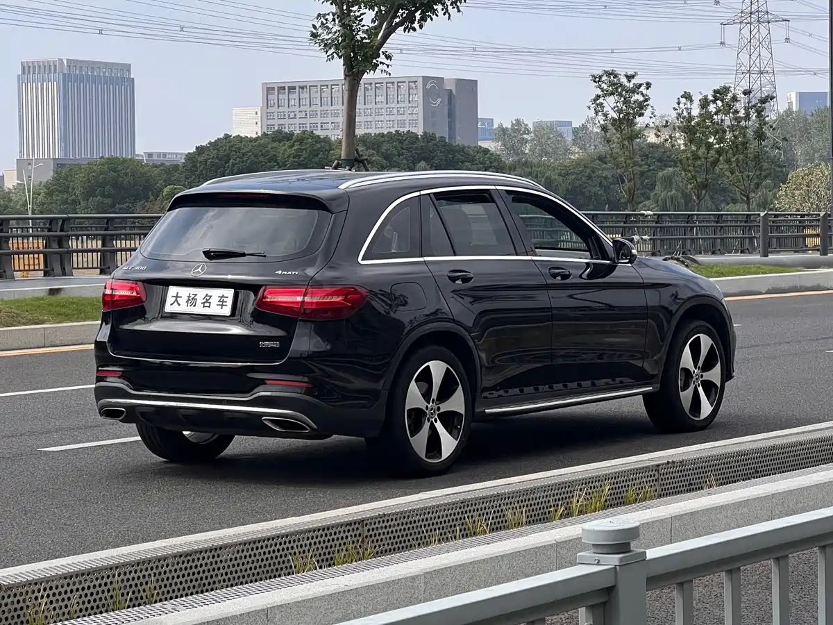 Фото 8 - Mercedes-Benz GLC