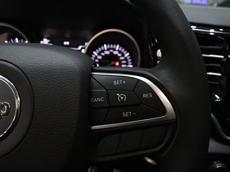Фото 15 - Jeep Grand Commander