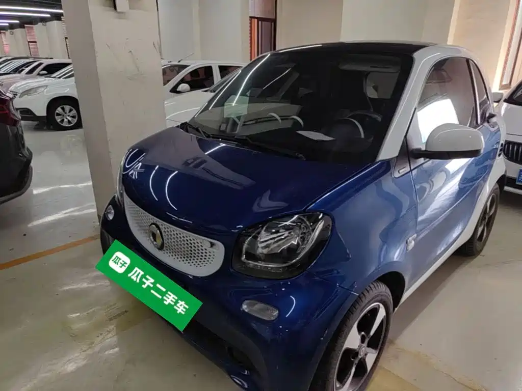 Photo 1 - smart fortwo