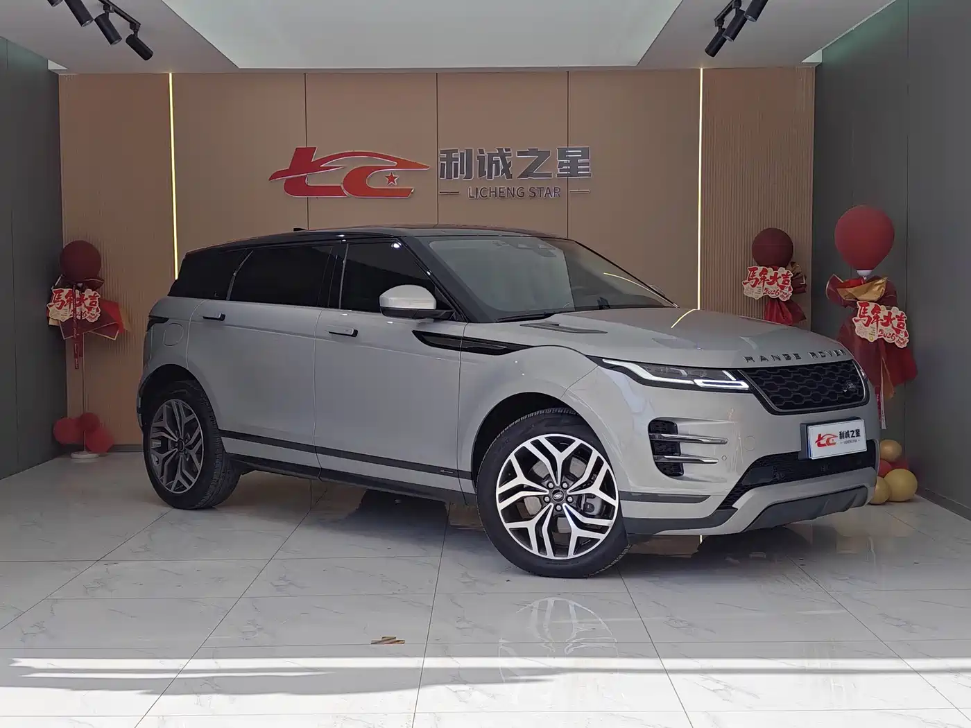 Land Rover Range Rover Evoque 2021 Range Rover Evoque L 249PS R-Dynamic S Performance Edition фото 3