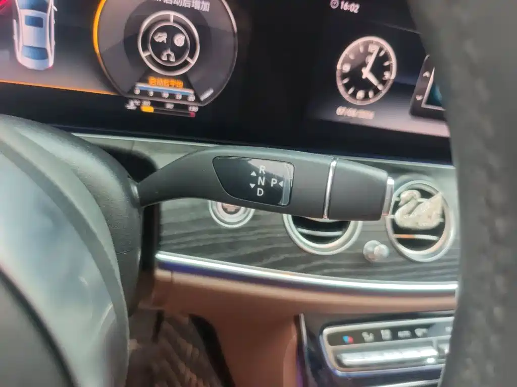 صورة 15 - Mercedes-Benz E-Class