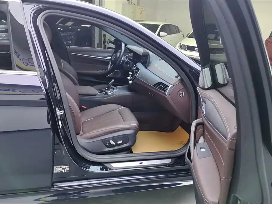 BMW 5 Series 2022 Facelift 530Li Leading M Sport Package фото 8