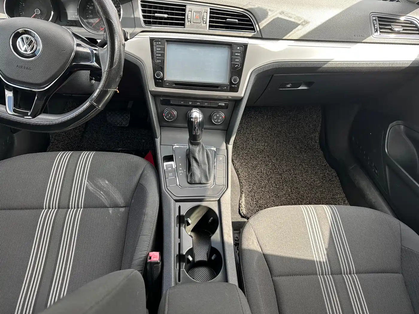 Volkswagen Lamando 2015 230TSI DSG Style фото 9